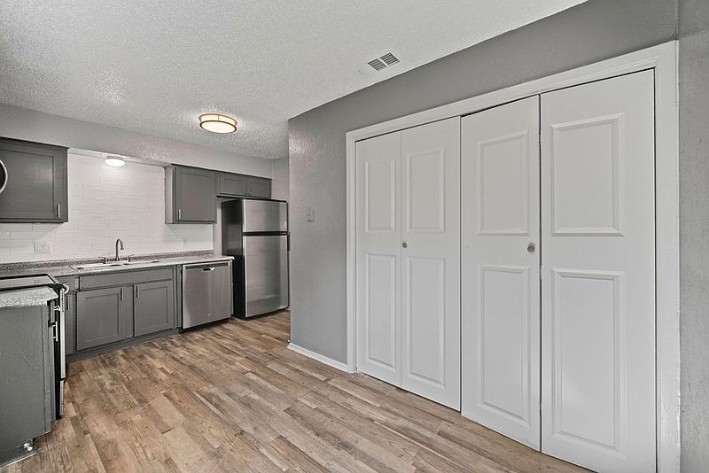 1st image of 511 N Elm St APT A