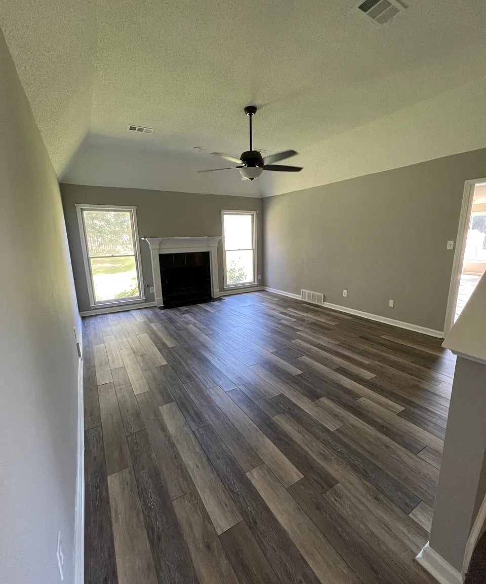 4 bed, 2.5 bath, 2074 sqft, $2,100 — Photo 2
