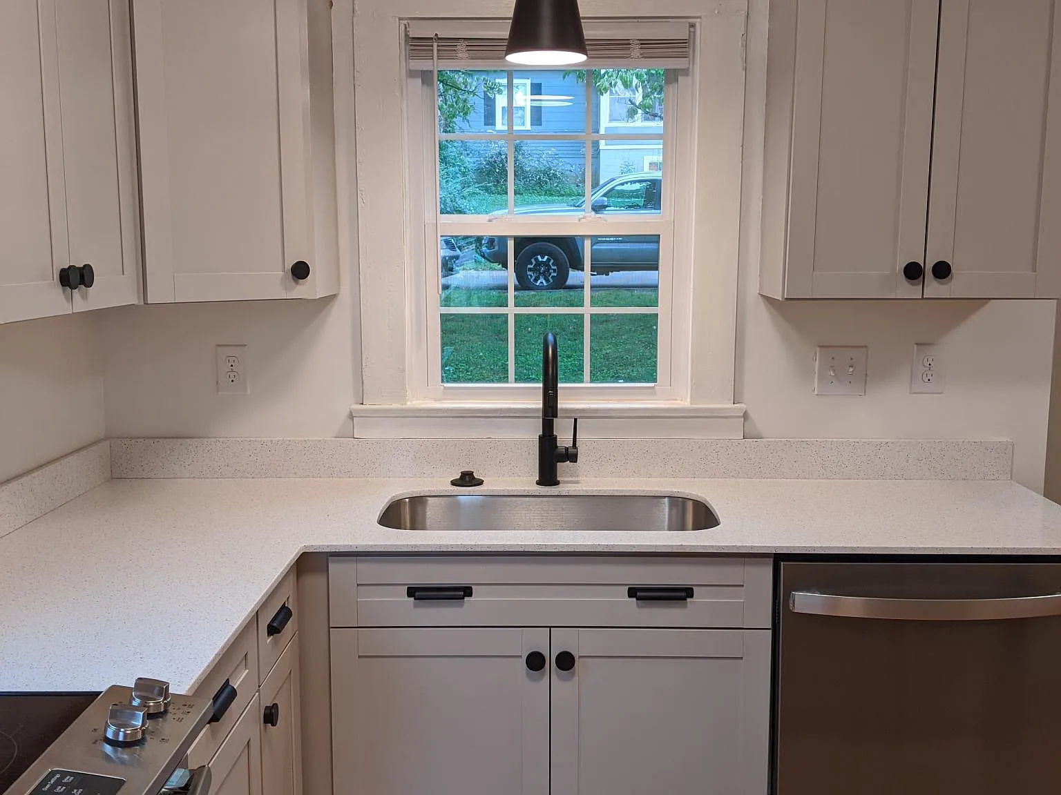 905 Gertrude Ave — Photo 2