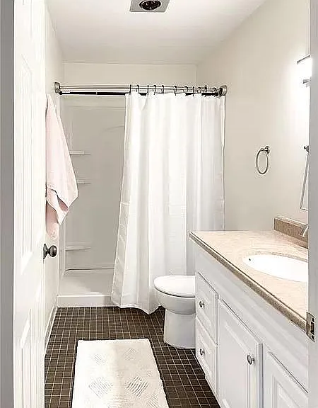 917 Madison St #209 — Photo 4