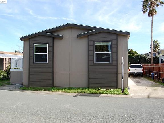 3rd image of 906 Dobrich Cir