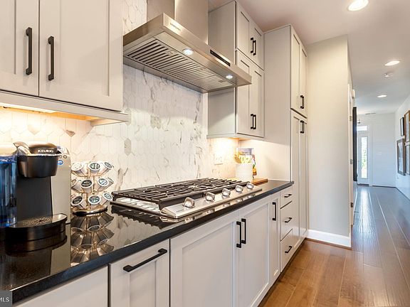 5th image of 108 Windflower Way
