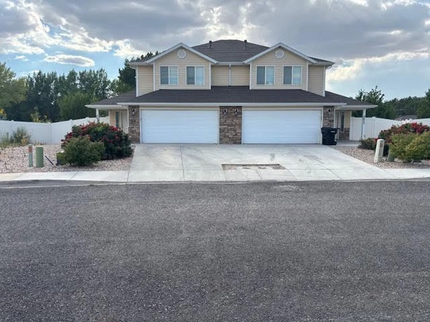 Move-In Discount!! 3 Bedroom 2.5 - Twin Home in Gemini Meadows — Photo 2