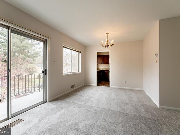 3rd image of 10624 Montrose Ave APT 204