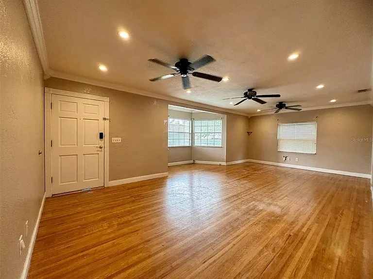 702 Avenue H NE #702 — Photo 6