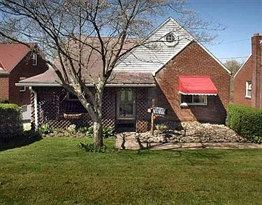 911 Locust St photo 1