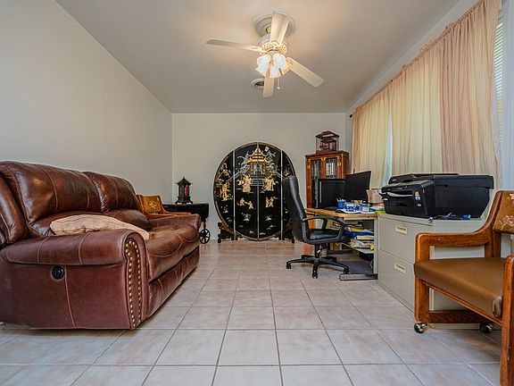 4th image of 1017 Oak Ave