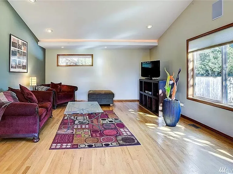 8630 Holly Ln — Photo 12