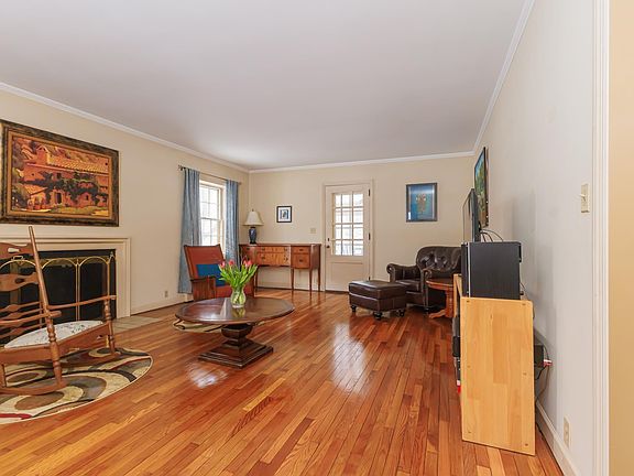 5th image of 412 N Forest Ave