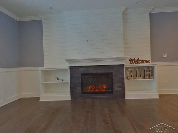 3rd image of 8584 Cottonwood Dr