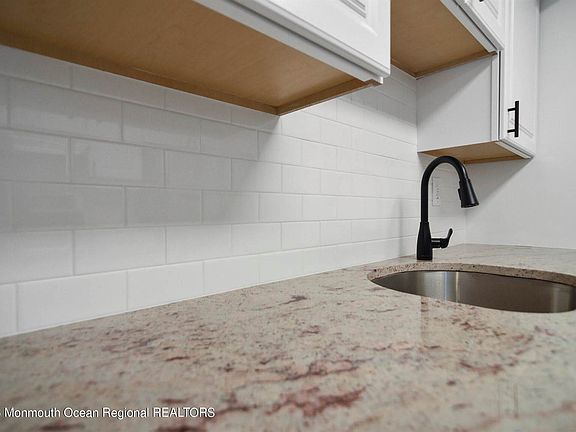 5th image of 12 Foxtail Ln