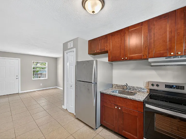 1771 Russell St S #3 — Photo 7
