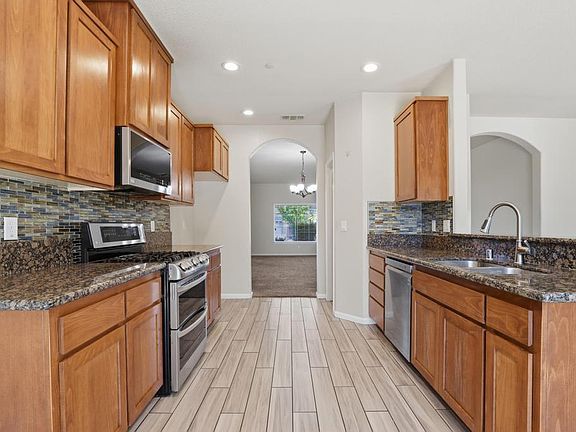 4th image of 5674 Meadow Brook Way