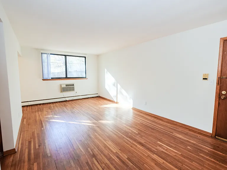 Randolph Apartments — Photo 21