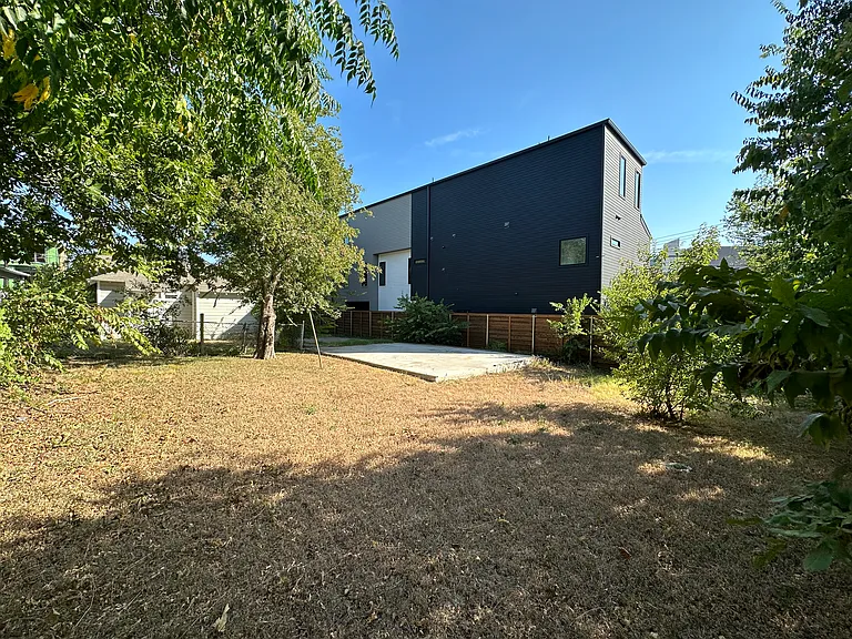 2307 Douglas Ave — Photo 12