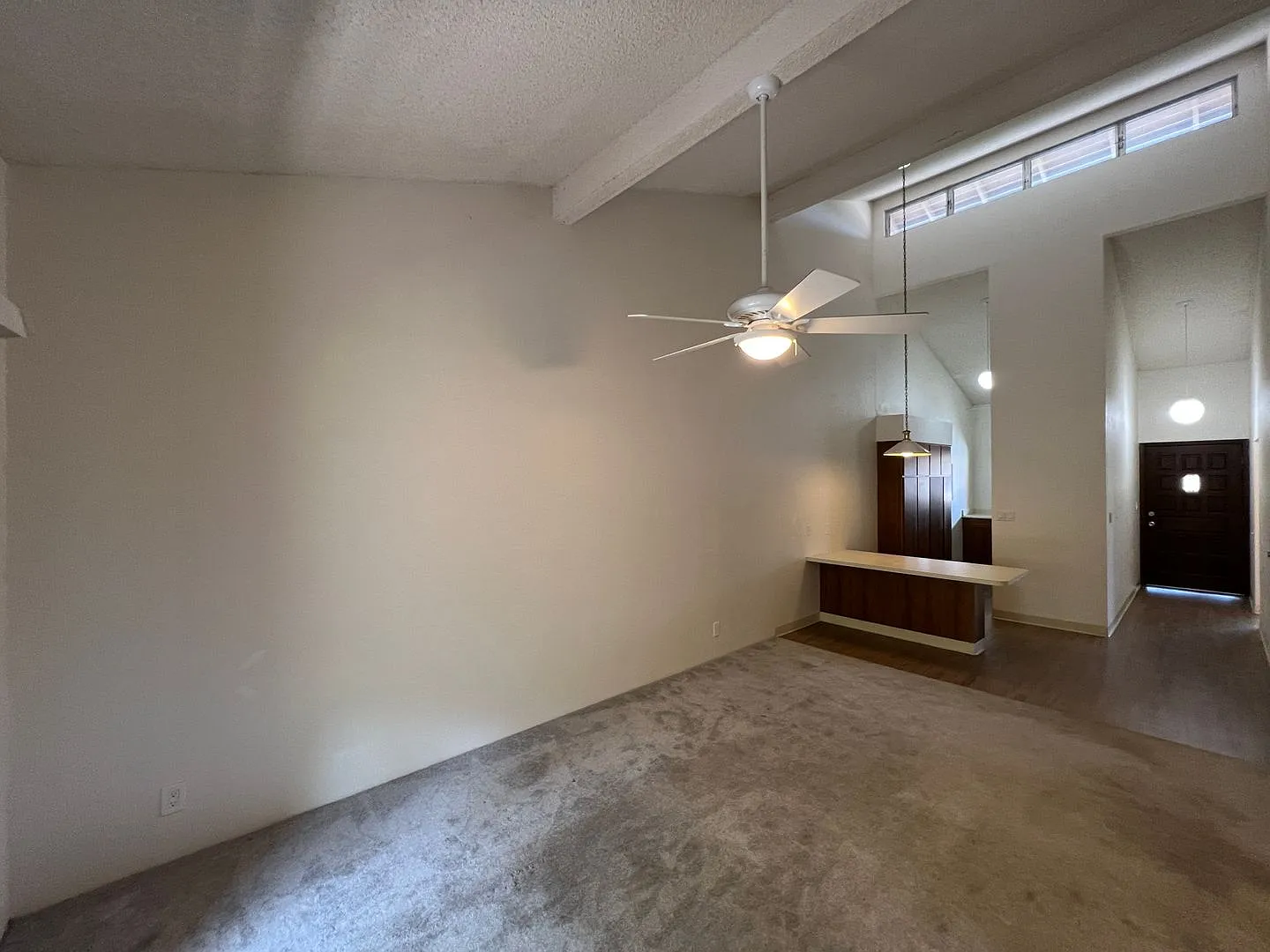 210KUH — Photo 4