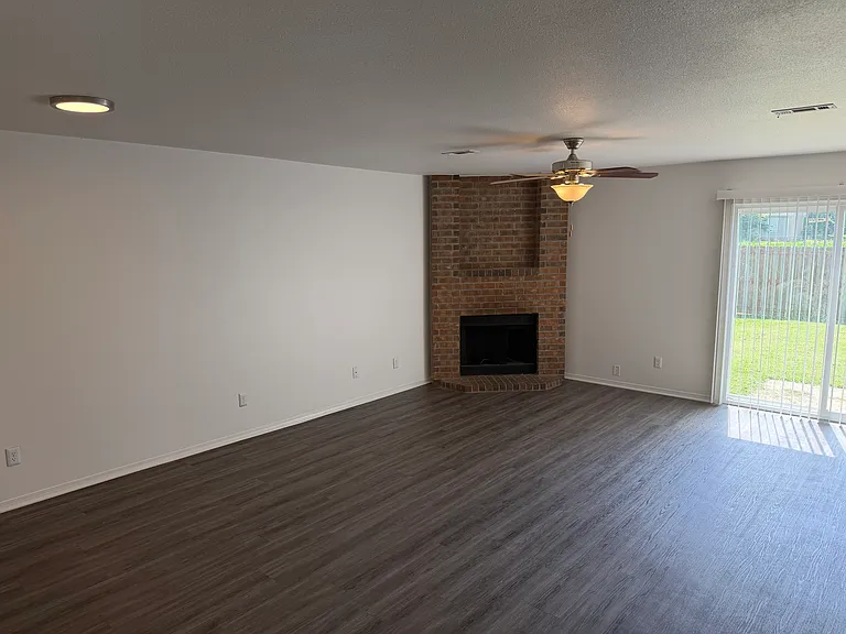 1375 N Carriage Way — Photo 5