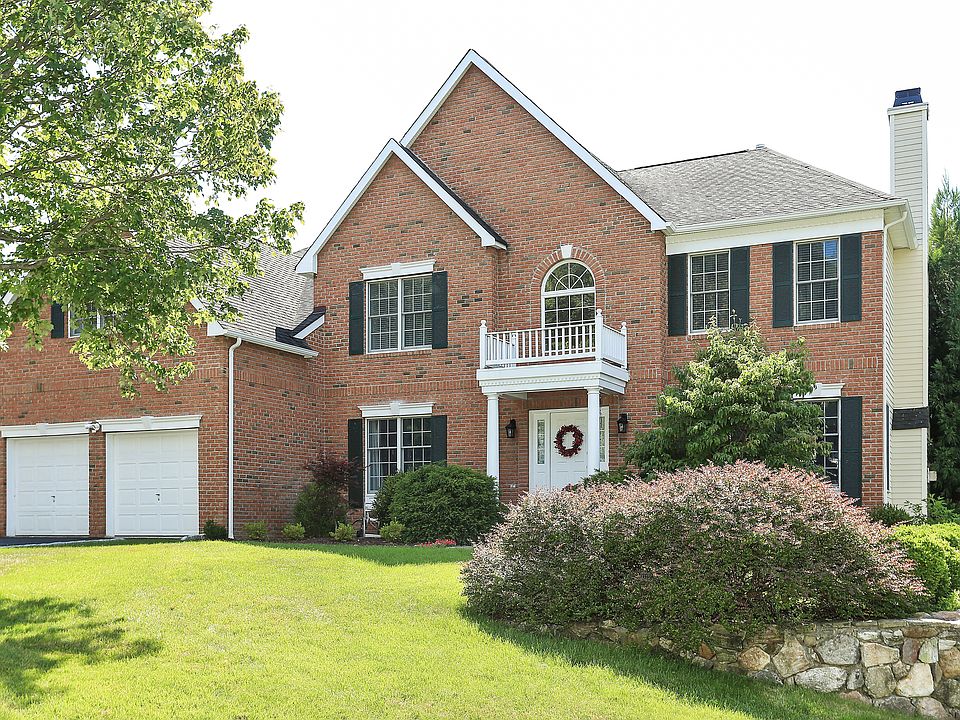 1st image of 26 Carlton Dr