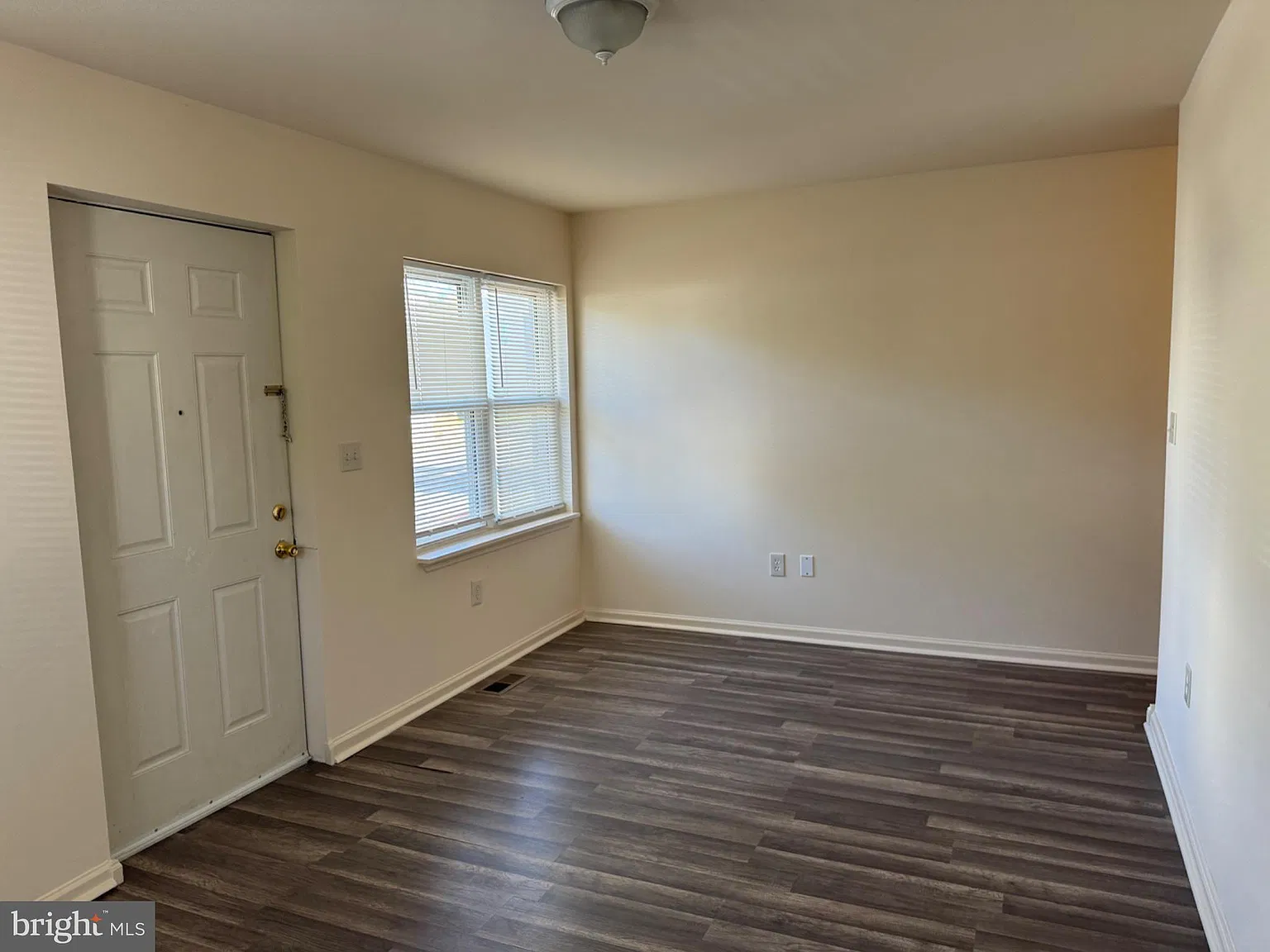1 bed, 1.0 bath, 2824 sqft, $1,300 — Photo 3