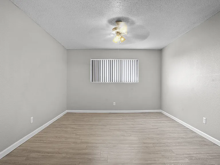 Paso Oeste Apartments — Photo 14