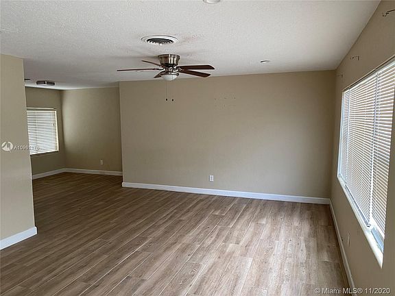 5th image of 4704 Myrtle Dr #4704
