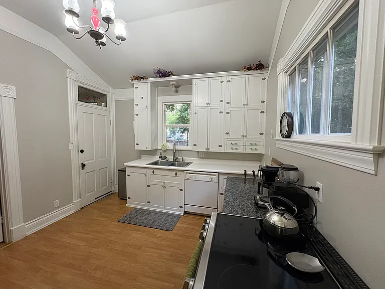 520 3rd Ave E — Photo 10