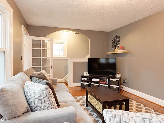 4th image of 1458 Westvale Ave