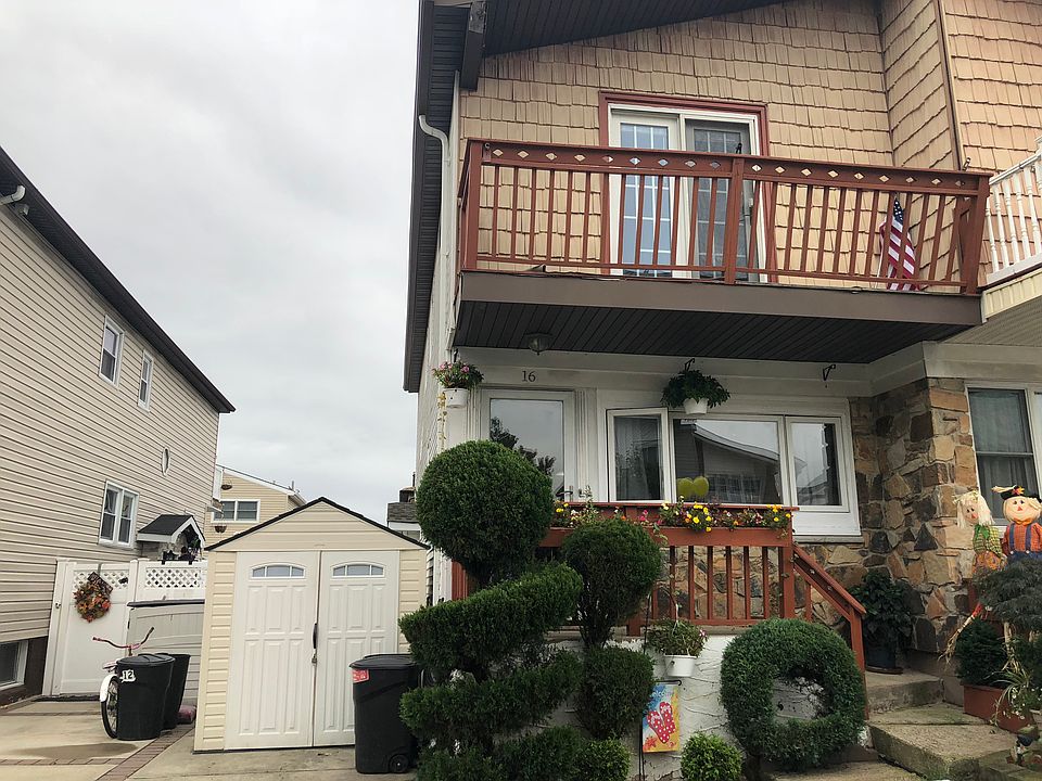 1st image of 16 Strawberry Ln