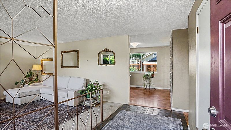 5th image of 23719 99th Avenue S