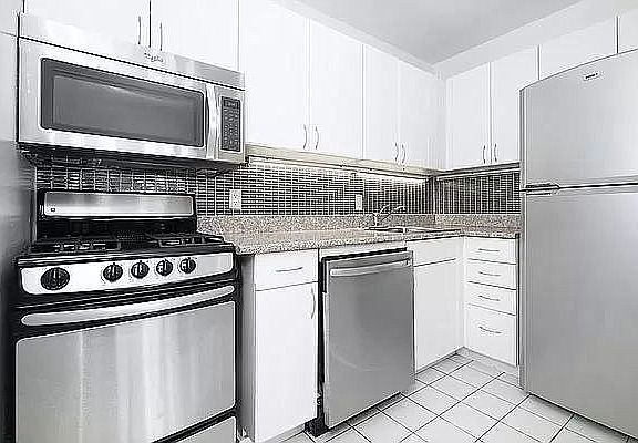 4th image of 460 W 20th St APT 3B