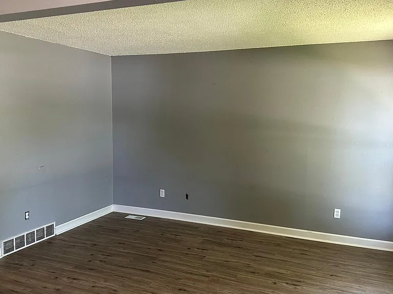 121 E Watrous Ave — Photo 5