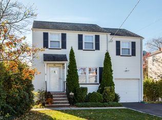 1 Sunset Dr, Nutley, NJ 07110