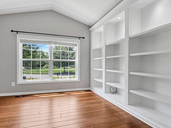 4th image of 4384 Cordova Dr