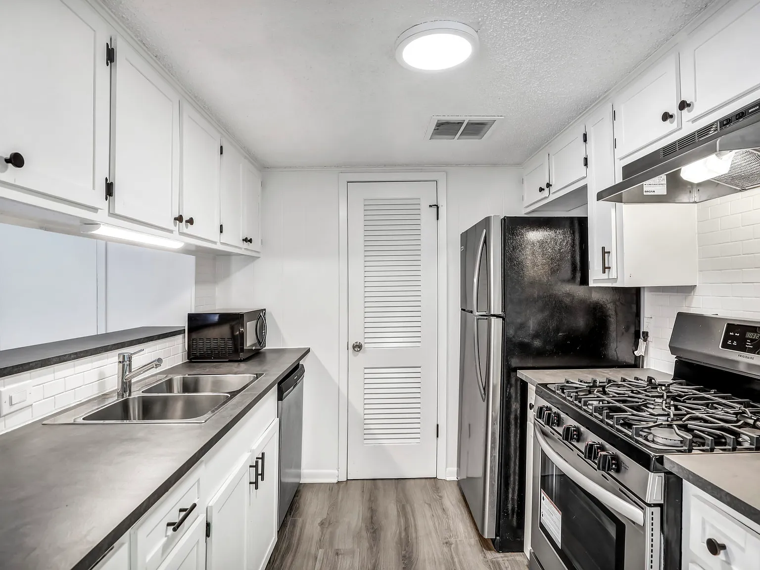 2 bed, 1.5 bath, 1130 sqft, $1,550 — Photo 4