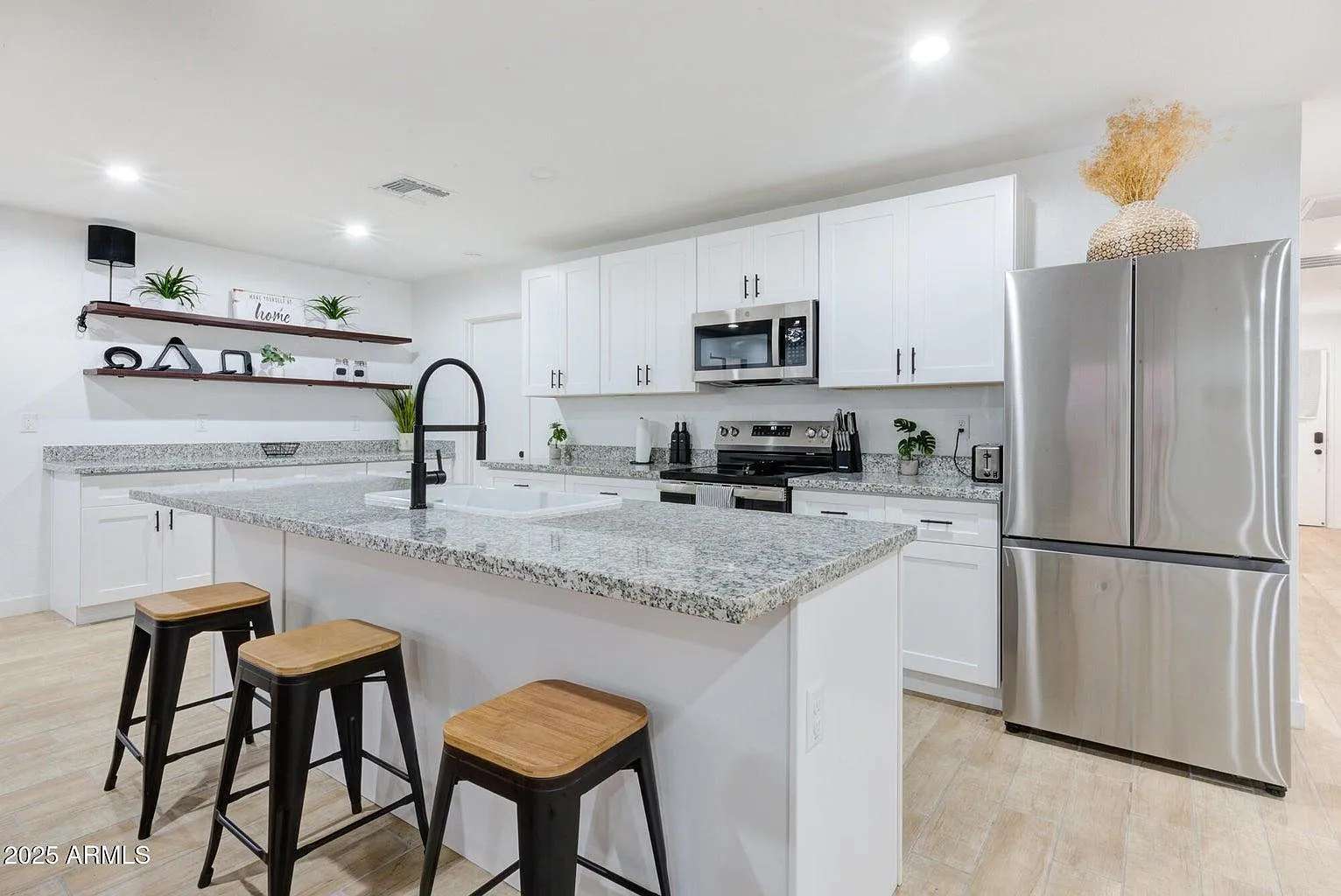 3 bed, 2.0 bath, 1145 sqft, $2,100 — Photo 3