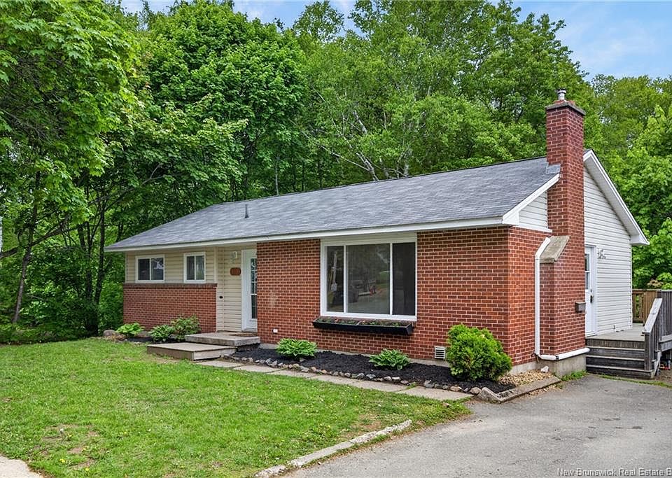 1st image of 132 Topcliffe Cres