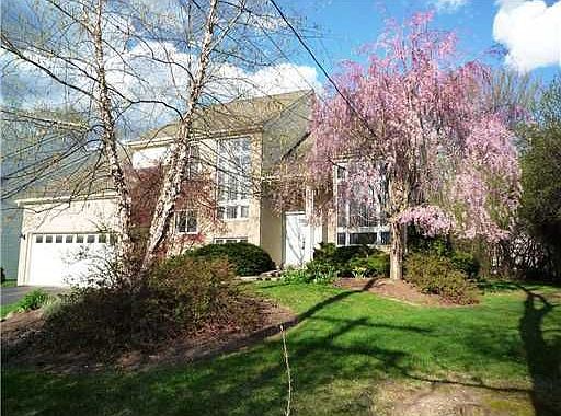 1st image of 2555 Victoria Ave
