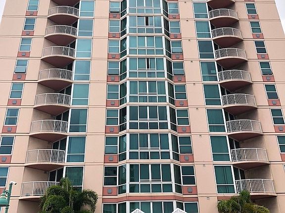 3rd image of 801 King St APT 3802
