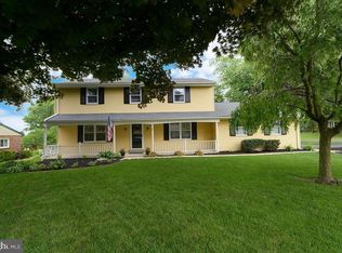 9 Country Side Ln, Leola, PA 17540