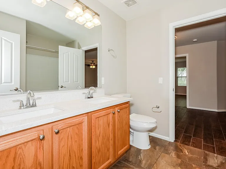 1084 S Olympic Dr — Photo 15