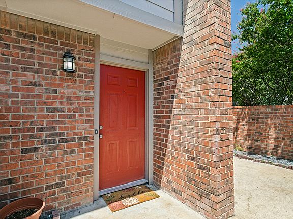 3rd image of 18240 Midway Rd APT 905