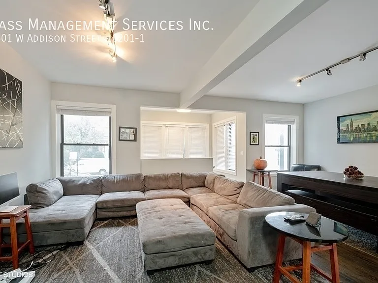 1201 W Addison St #1 — Photo 4
