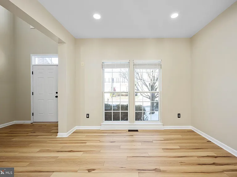 9320 Birch Cliff Dr — Photo 6