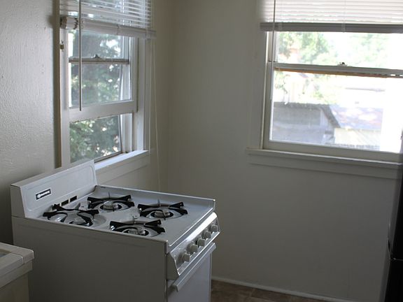2nd image of 405 Glenwood Dr APT 1