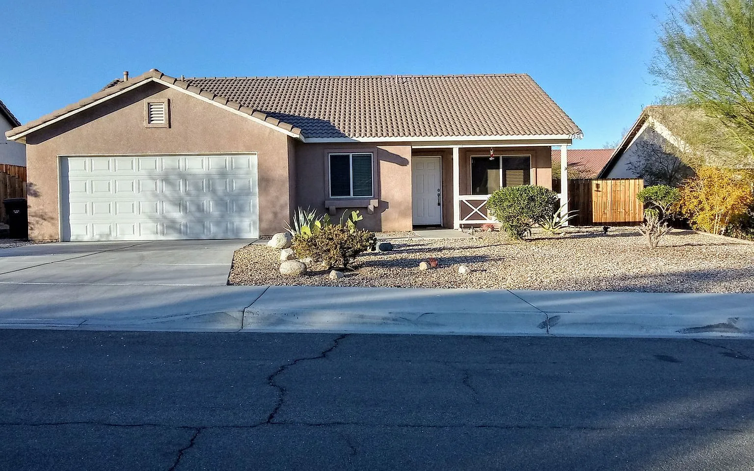 $200 off First full Month's Rent Four bedroom in Desert Vista Community — Photo 1