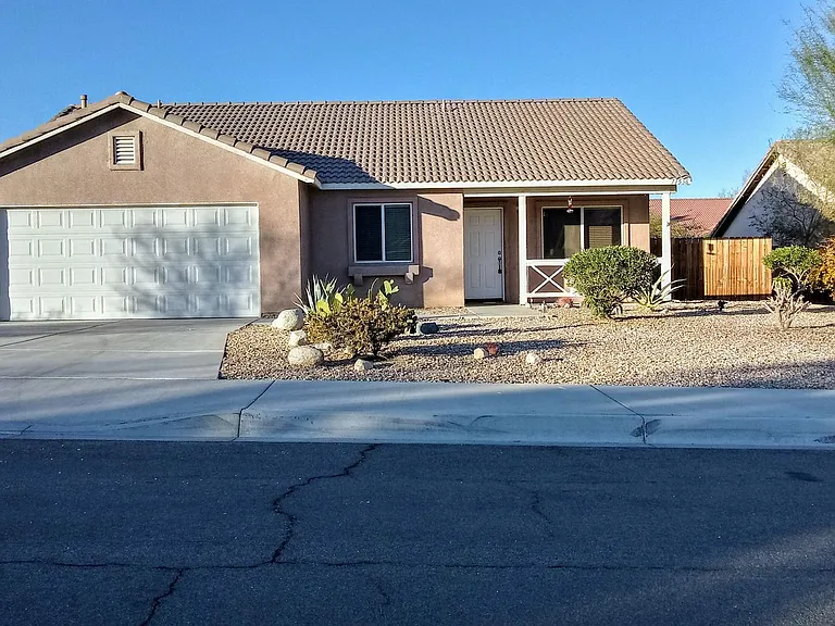 71538 Sunnyvale Dr — Photo 1