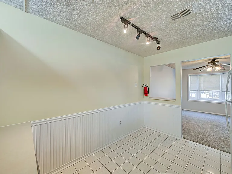 96 Versailles Ct — Photo 14