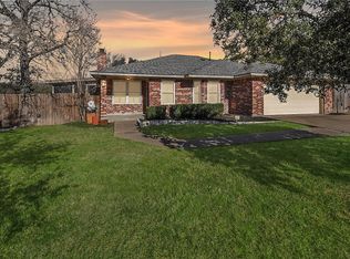3601 Brighton Dr, Bryan, TX 77802