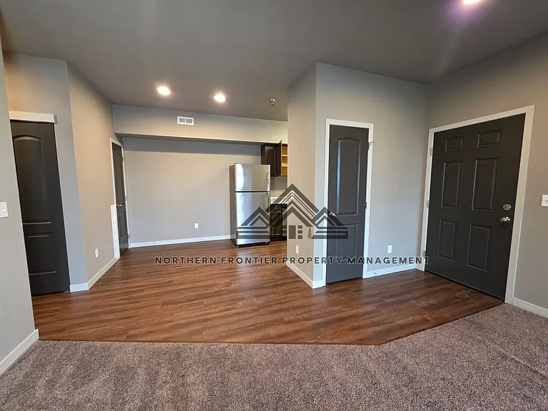 185 SW Silverstar Ln — Photo 3