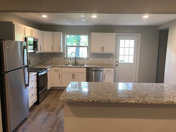 2nd image of 1525 Betsy Ln